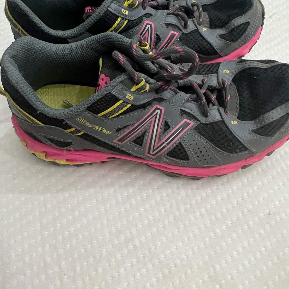 COPY - New Balance 573 trail running shoes wide width - Picture 8 of 9